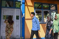 Wapres Gibran Tinjau SDN 07 Bulango Usai Kebakaran 2022