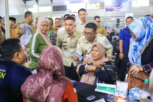 Andra Soni Ajak Warga Lebak Peduli Kesehatan Lewat CKG Gratis