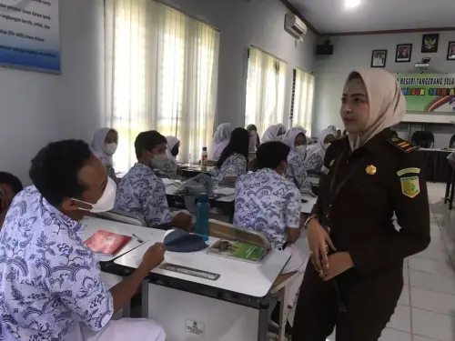 Cegah Kenakalan Remaja, Kejari Tangsel Keliling Sekolah Beri Kesadaran Hukum