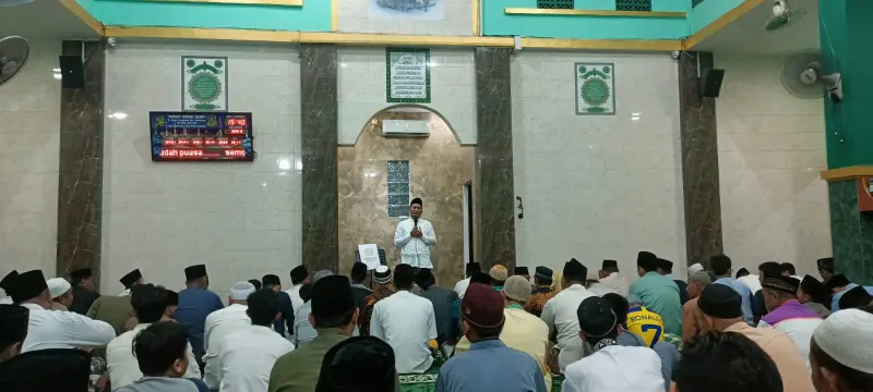 Sapa Warga Melalui Tarling, Lurah Setu Jadi Imam Tarawih