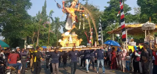 Warga Padati Kirab Ogoh-Ogoh, Walikota Kediri Ingin Jadi Agenda Wisata
