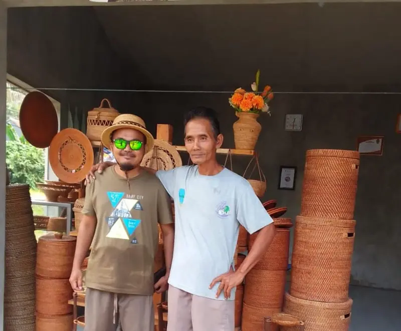 Melongok Perajin Tas Berbahan Rumput Hutan Di Pangandaran