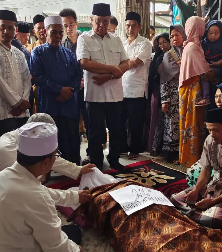 Wali Kota Benyamin Datangi Korban Kedua yang Meninggal akibat Kecelakaan Bus Guci Tegal