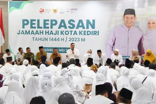 Wali Kota Kediri Lepas Jemaah Haji Kloter 32
