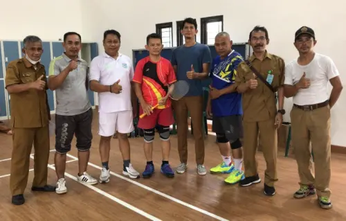 Sambut HUT Ciputat Timur, Tim Bulutangkis Cempaka Putih Sabet Juara