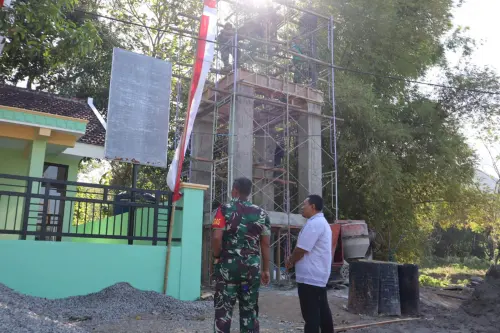 Dansatgas TMMD Ke - 117 Tinjau Pengerjaan Renovasi Tandon Air