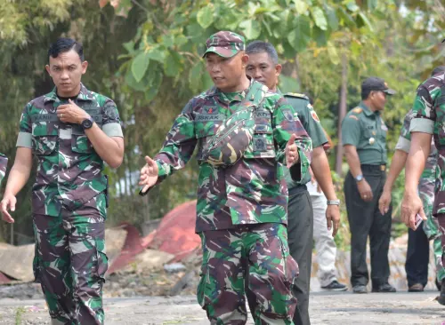 Pastikan Sesuai Rencana, Pasiter Kodim 0809/Kediri Monitoring Pengerjaan TMMD 117&nbsp;