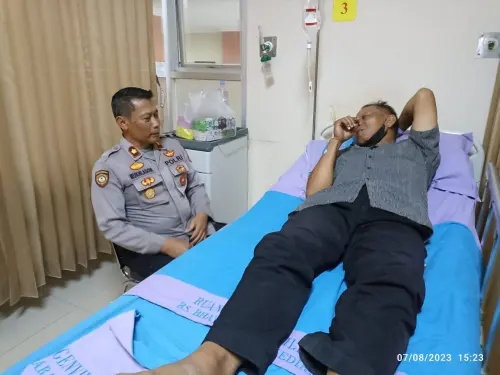 Kapolsek Mojoroto Kompol Mukhlason Jenguk Wartawan Sedang Sakit, Mari Doakan Semoga Lekas Sembuh