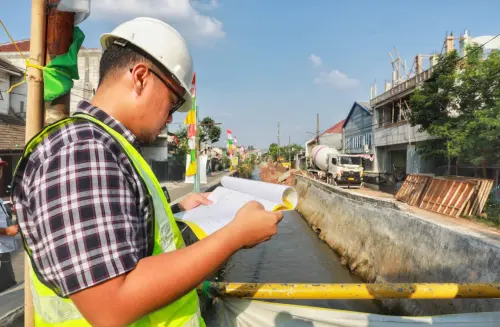 Pemkot Tangsel Bangun Turap Kali Ciputat Cegah Banjir