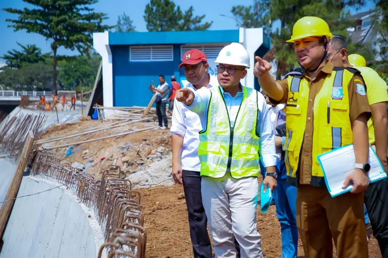 Pilar Tinjau Pembangunan Turap Kali Ciater Hilir Segmen Laverde Serpong Park