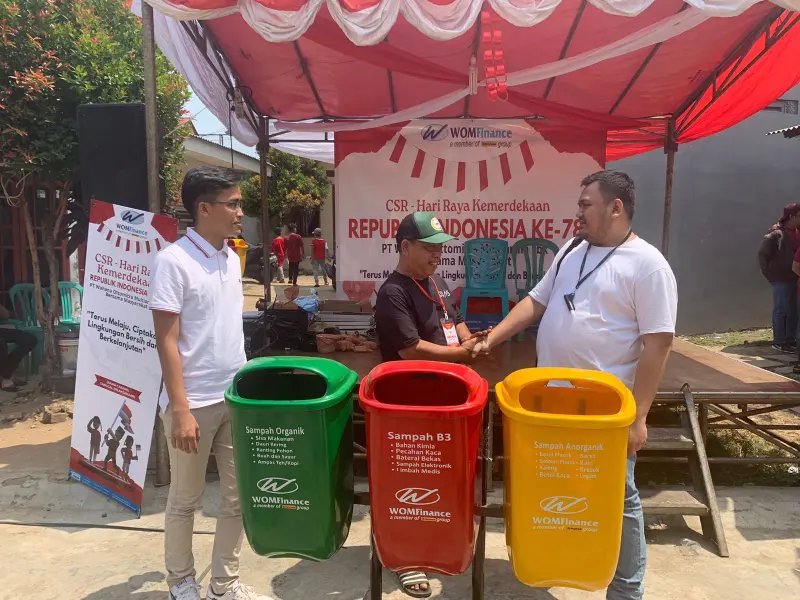WOM Finance Kacab Ciputat Salurkan Program CSR, Tebar Bak Sampah di 10 Titik