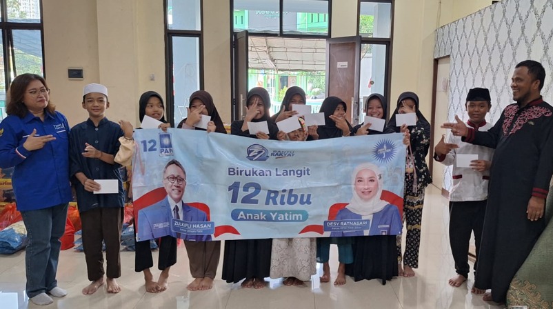 HUT PAN Ke 25, Caleg Melania Desi Nuryatmi Salurkan Bantuan Yatim Piatu