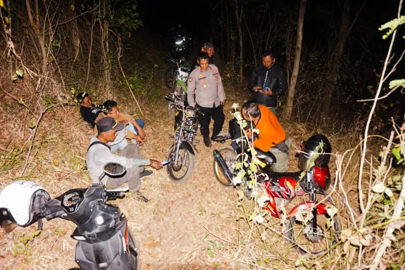 Lereng Gunung Klotok Kediri Terbakar, Polsek Mojoroto Sisir Titik Api