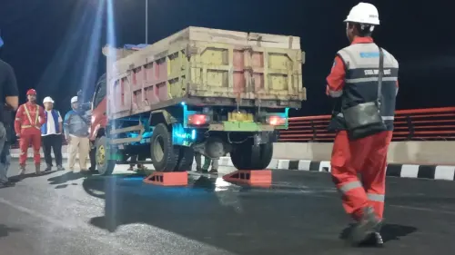 Uji Beban, Akses Jembatan Alun-Alun Bandar Sempat Ditutup Tiga Jam