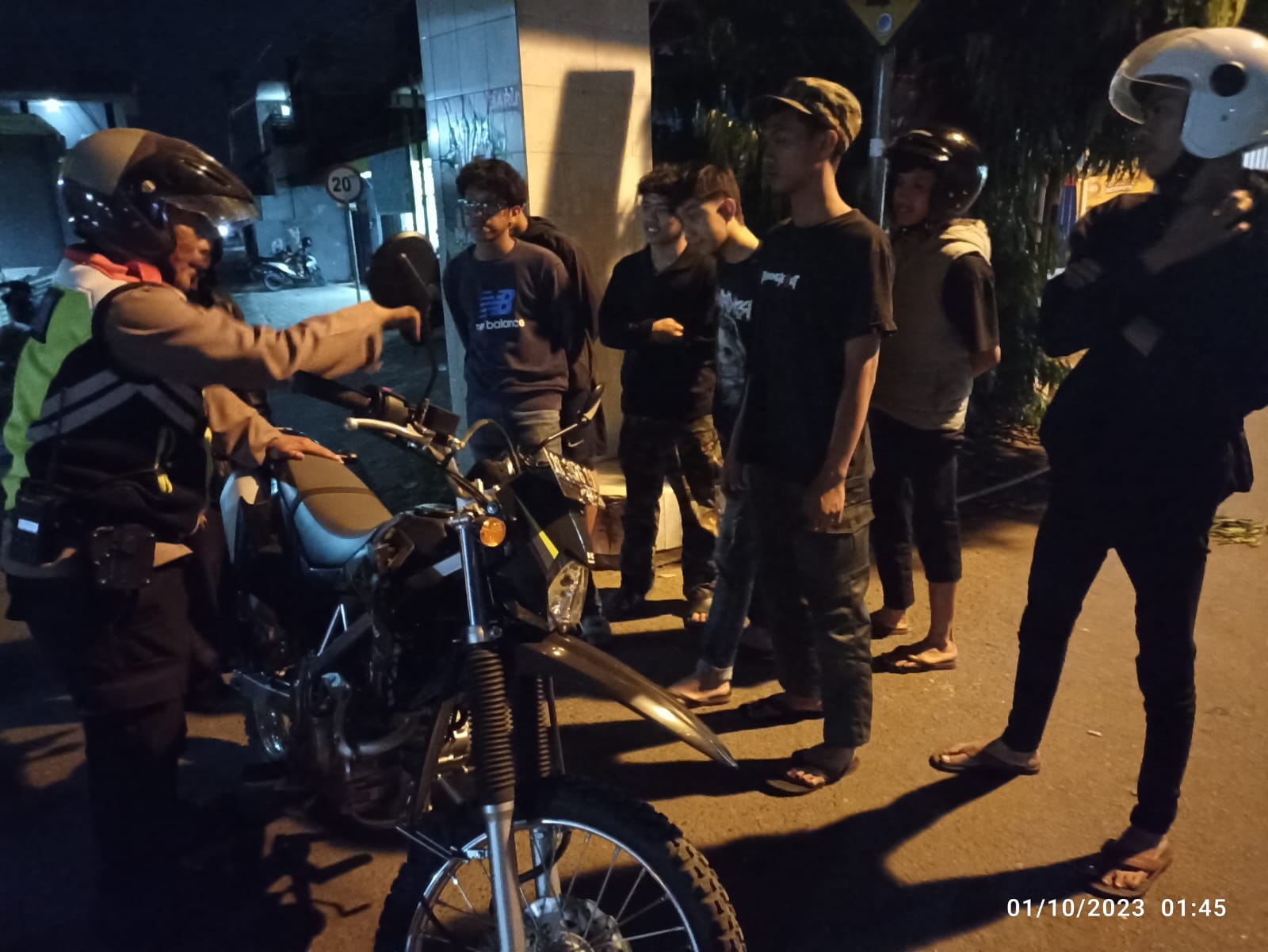 Cegah Gangguan Kamtibmas dan Kriminalitas, Polsek Mojoroto Gencarkan Patroli Dini Hari
