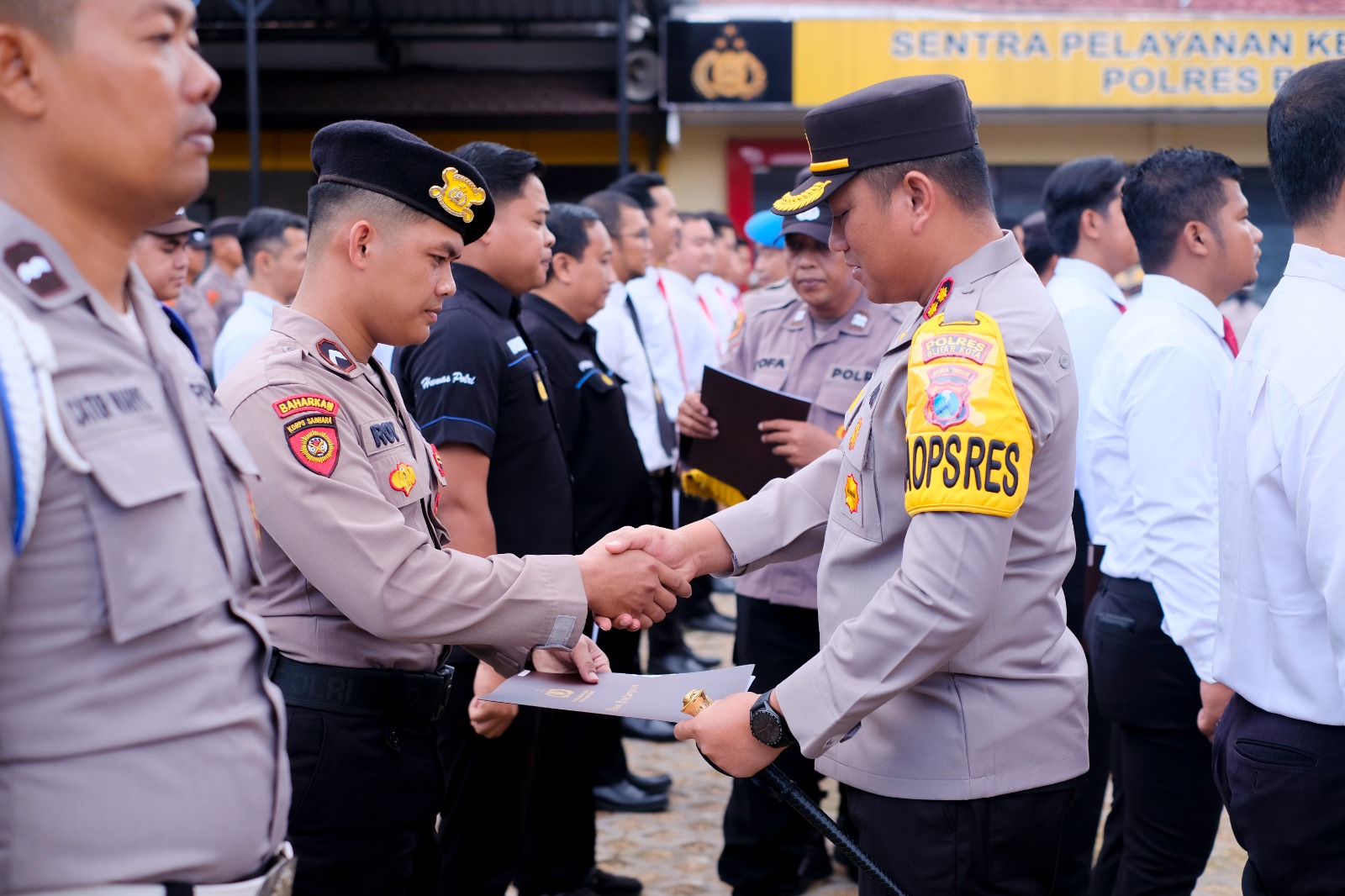 32 Anggota Polisi Berprestasi, Diganjar Penghargaan Kapolres Blitar Kota