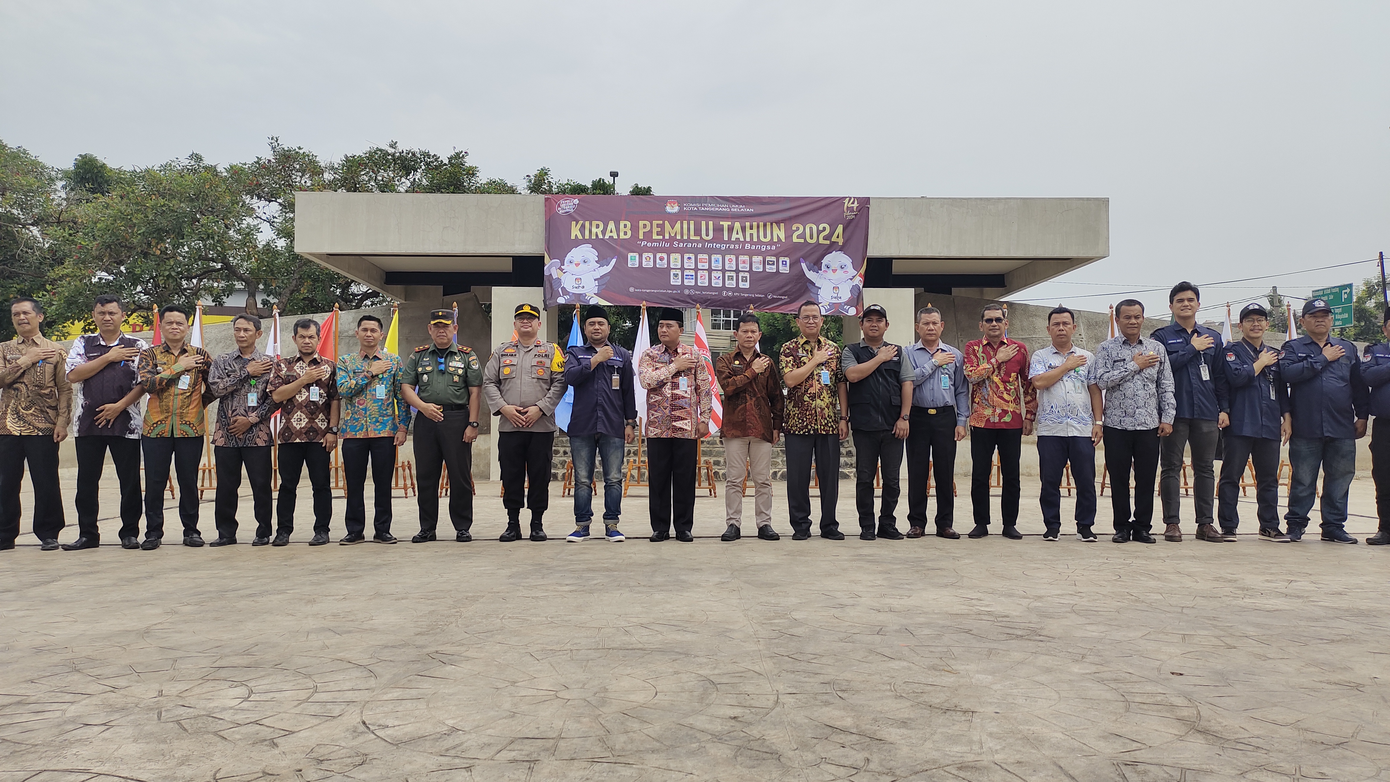 Kirab Pemilu 2024 Tiba di Pamulang, Diarak Dari Ciputat Timur, Camat Mukroni Harap Partisipasi MeningkatÂ 