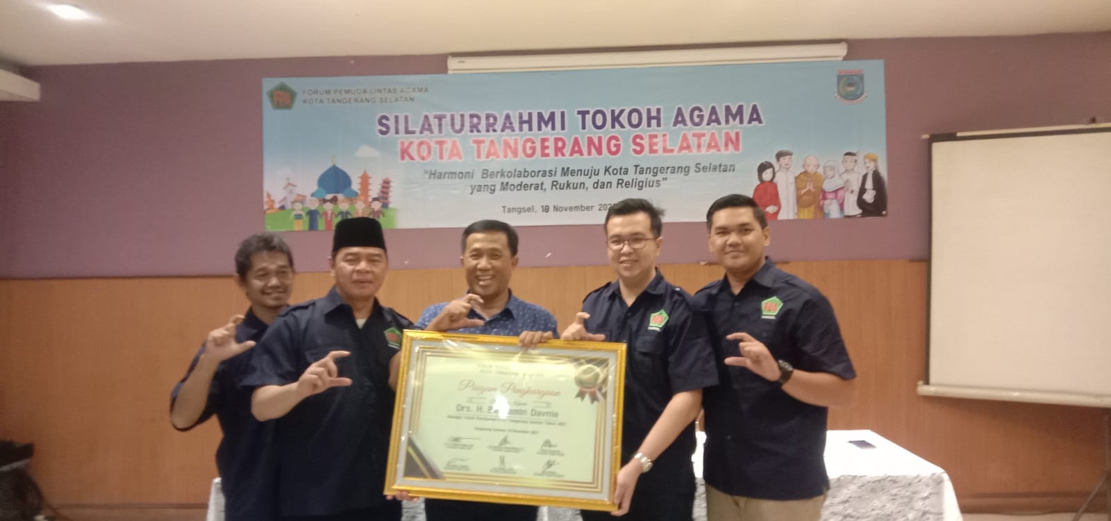 Kado Spesial HUT Tangsel Ke-15, Benyamin Dinobatkan Sebagai Tokoh KerukunanÂ 