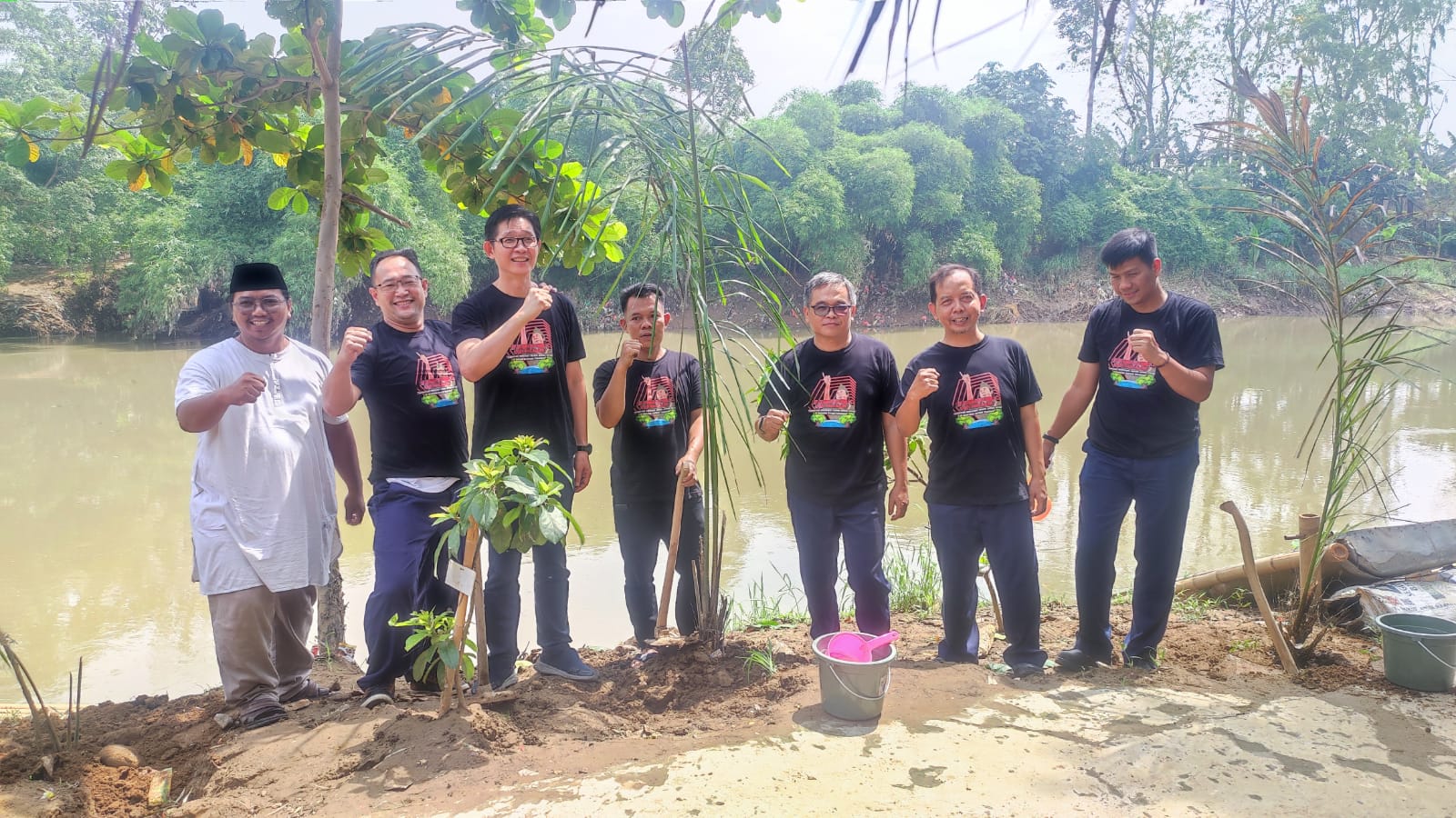 Indah Kiat Tangerang Kembali Tanam Pohon Kiray di Bantaran Sungai Cisadane