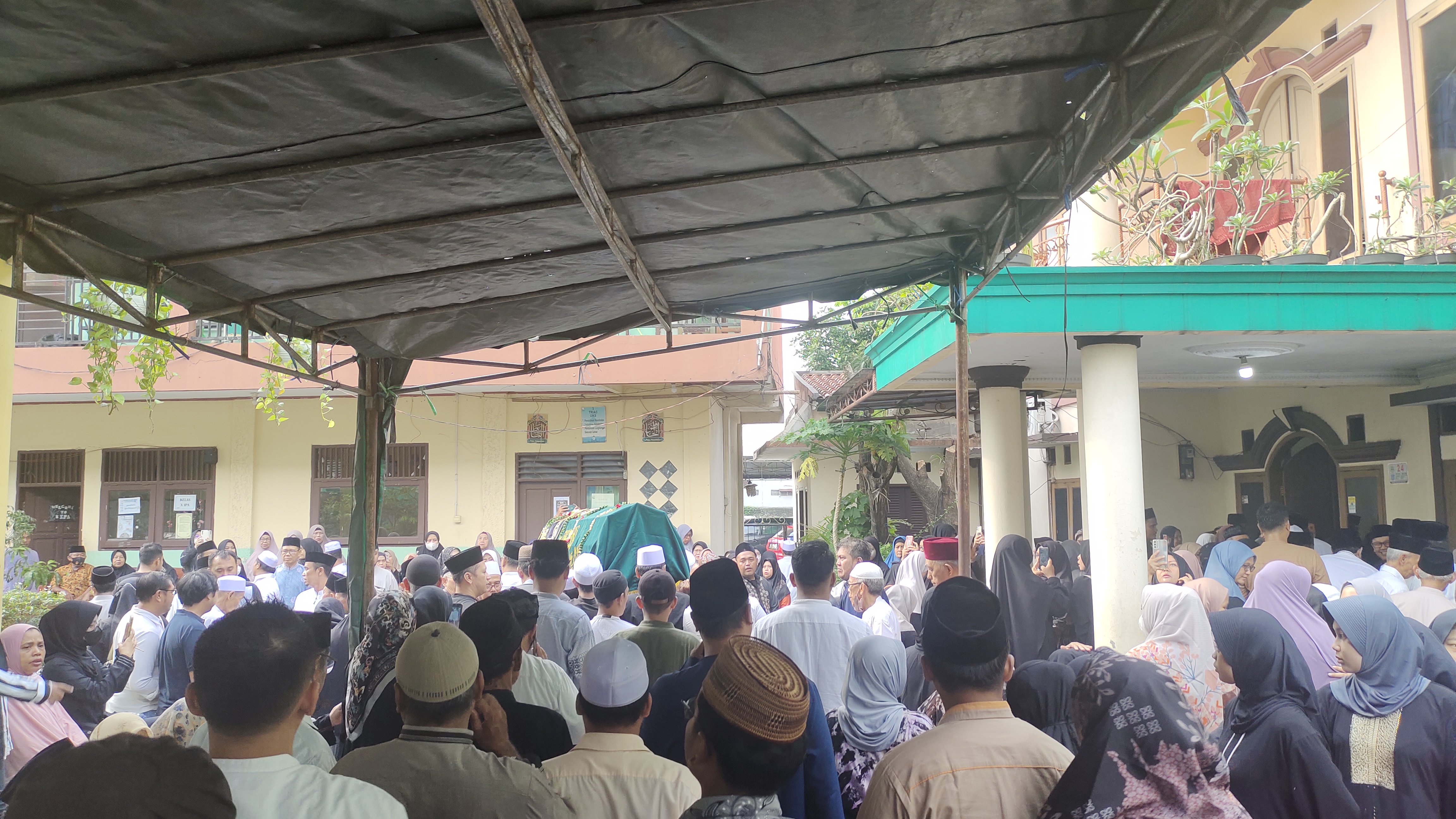 Istri Ketua MUI Tangsel Meninggal Dunia, Benyamin: Sosok Tokoh Wanita tidak Mau Ditokohkan, Airin: Almarhumah Tau Kesukaan Saya JombroÂ 