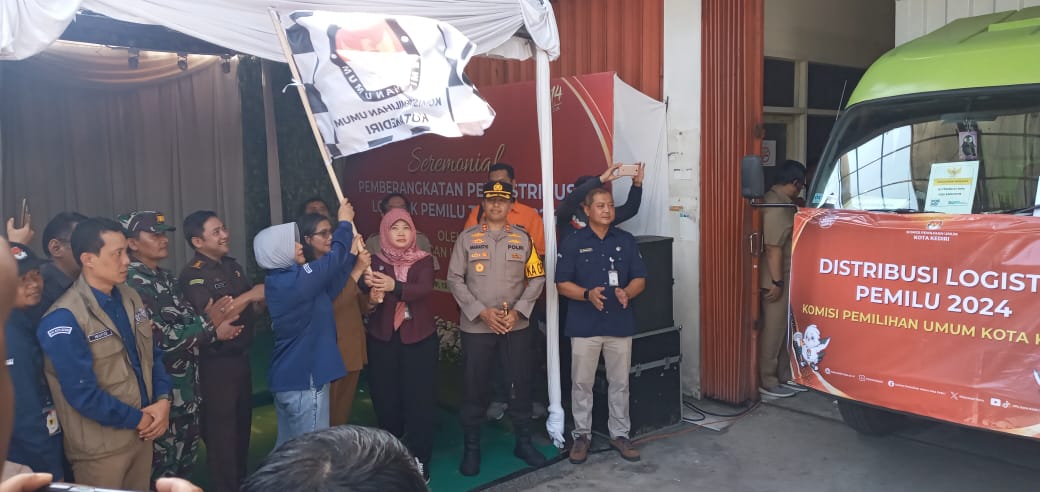 KPU Kediri Distribusikan Logistik Pemilu 2024