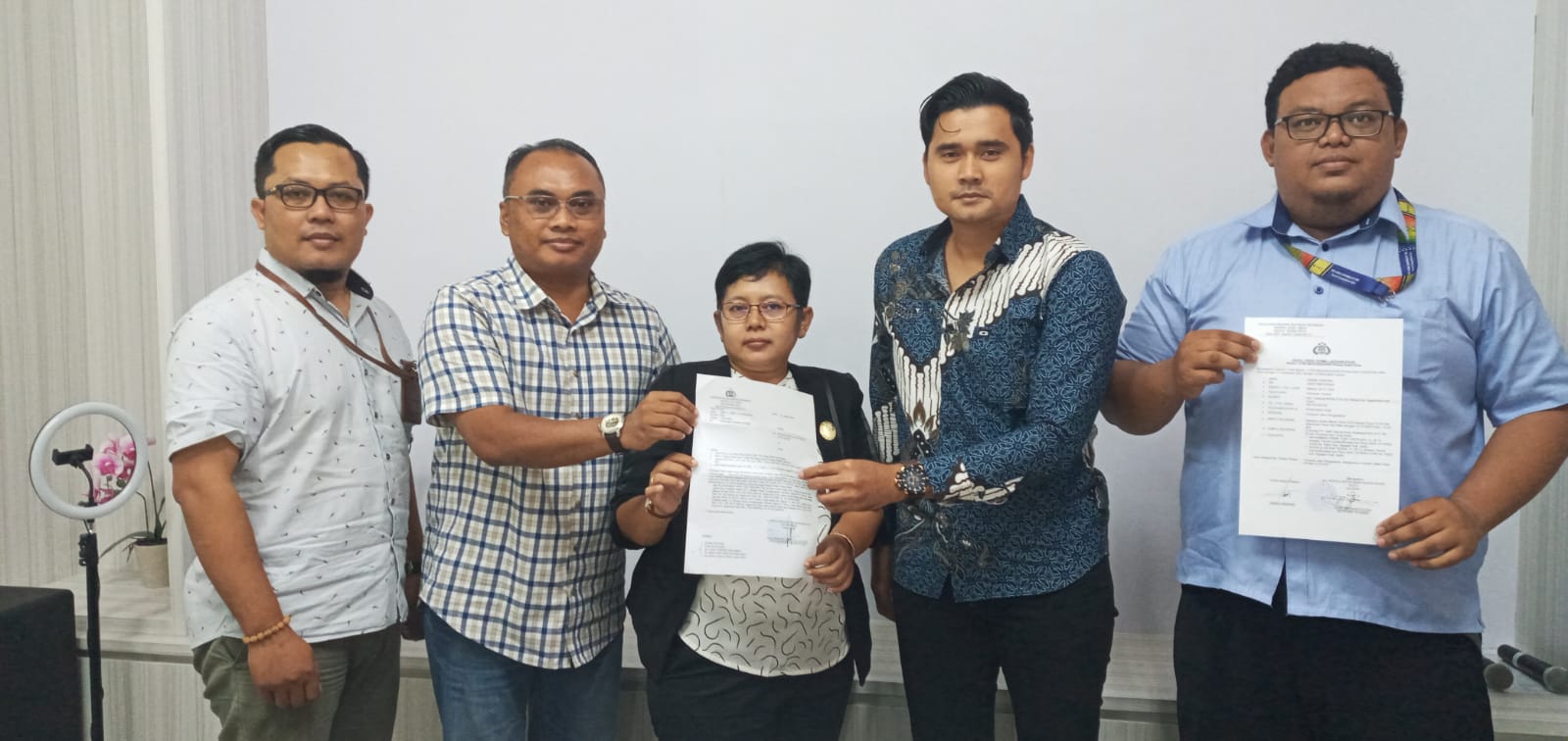 Suami Istri Gelapkan Delapan iPhone Pro Max Dilaporkan ke PolisiÂ 