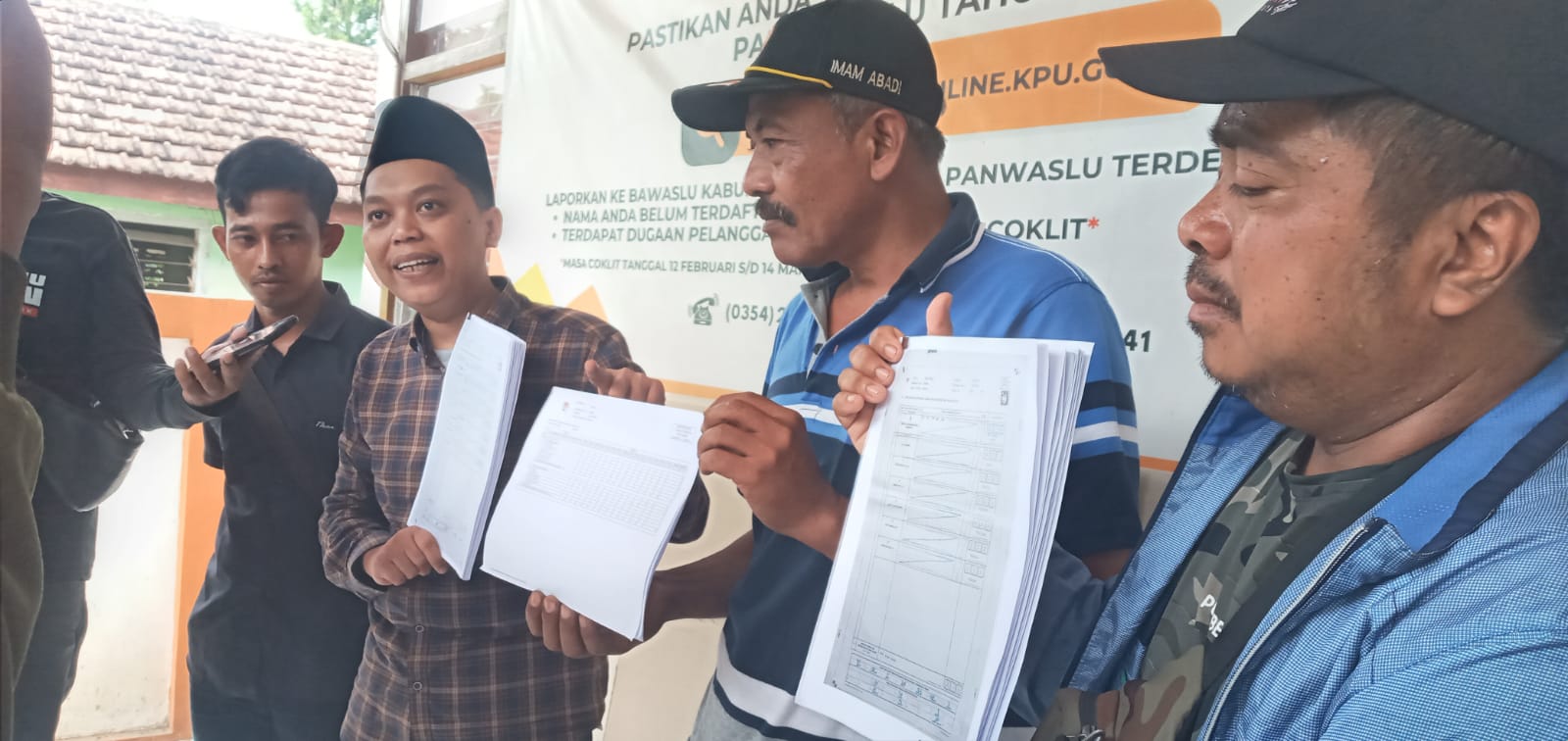 Diduga Suara Pindah ke Caleg Lain, Ahmad Ahla Datangi Kantor Bawaslu Kabupaten KediriÂ 