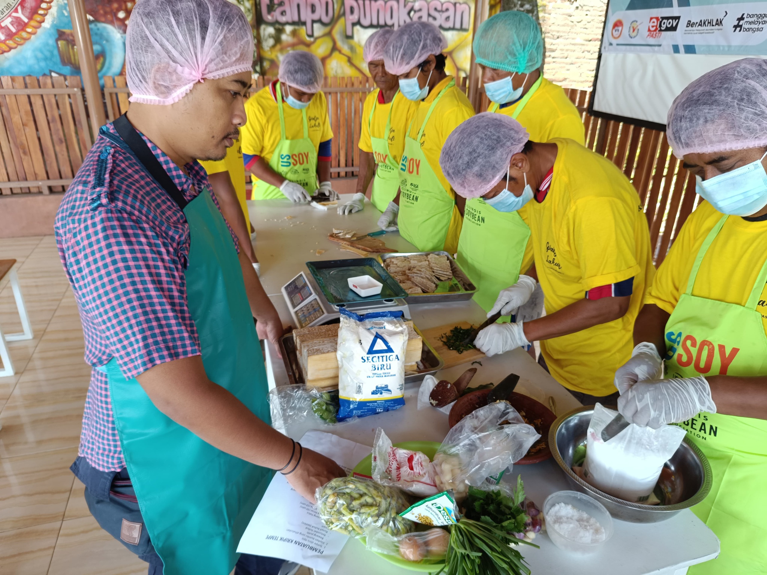Lapas Kelas IIA Kediri Bekali Tahanan Cara Membuat TempeÂ 