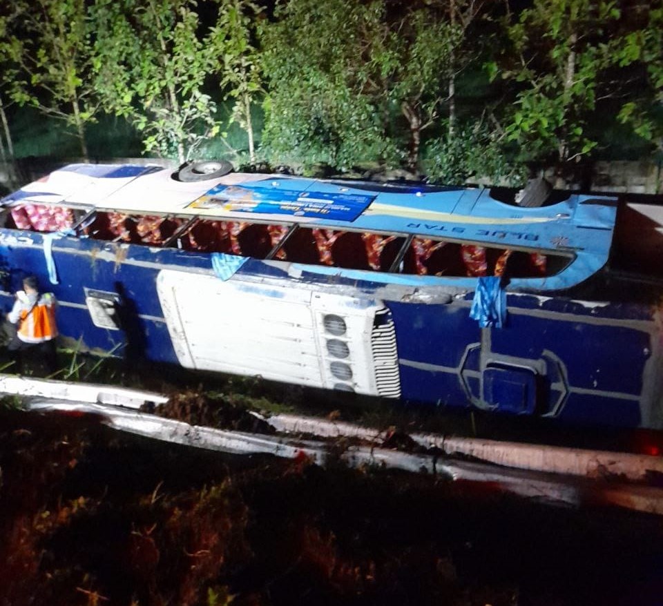 Benyamin Menuju Lokasi Kejadian Bus Terguling di Tol Cipali