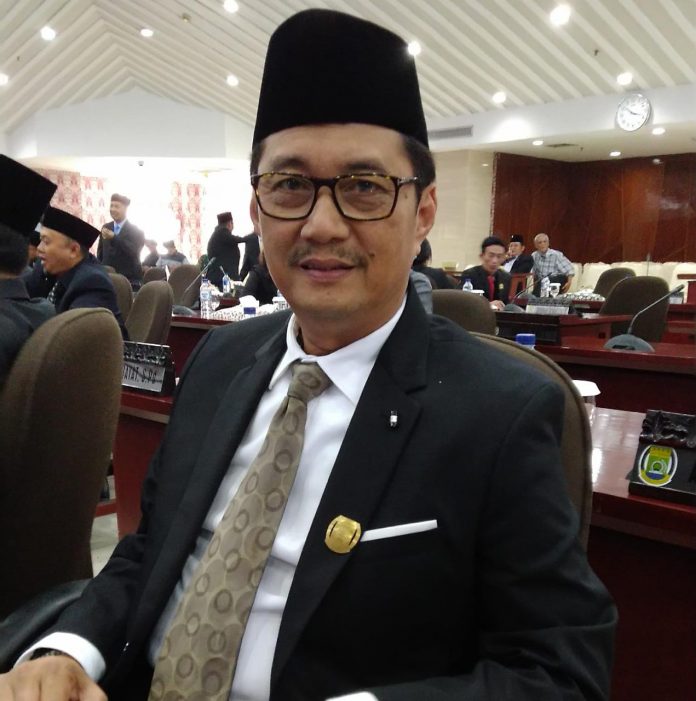 Anggota DPRD Kota Tangerang Tanggapi Sampah di Bahu Jalan Pasar Rubuh