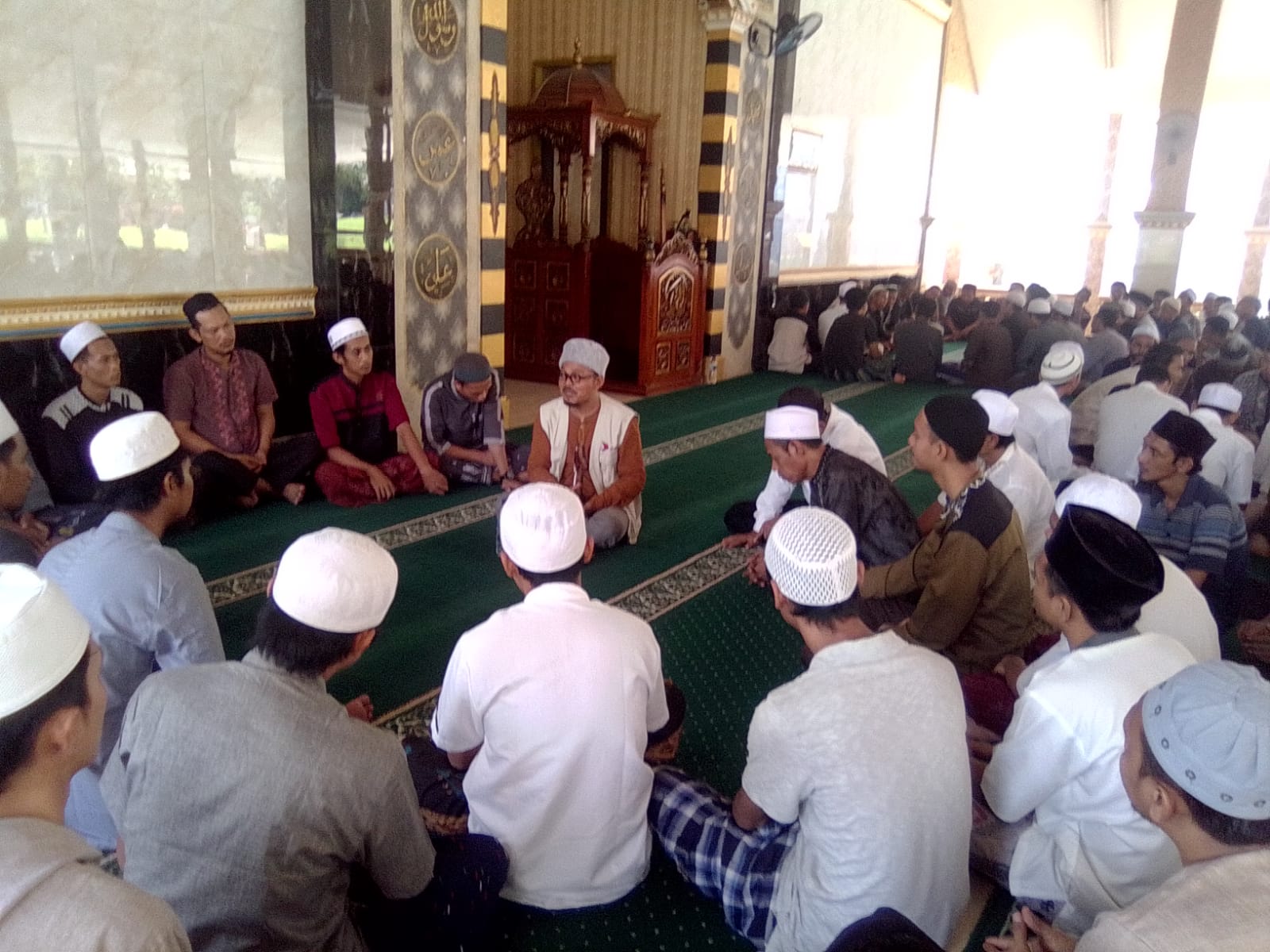 Santri Jalanan Agus Grave Berbagi Ilmu Bareng Napi Gunung SindurÂ Â 