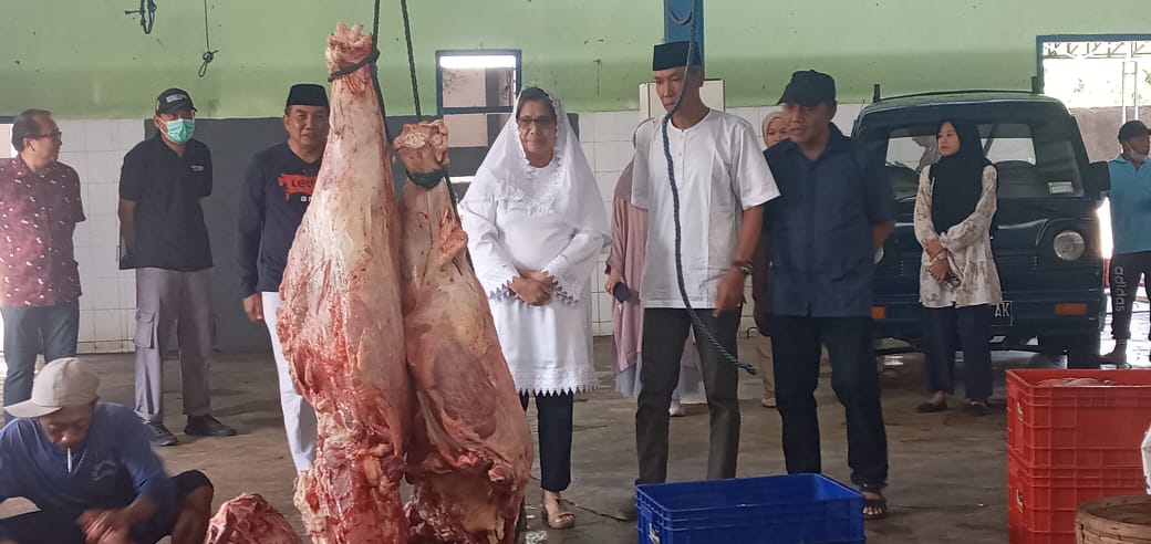 Dipercaya Tangani Pemotongan Hewan Kurban Selama Tiga Hari,Â  PJ Walikota Kediri dan DKPP Tinjau Langsung
