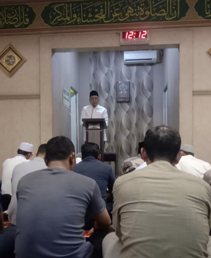 Badalin Khatib Jumat, Benyamin Ajak Jamaah Tingkatkan Iman dan Taqwa