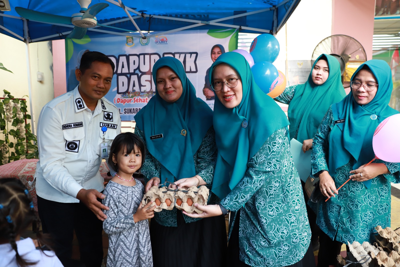 297 Anak di Tangerang Terima Telur Dapur PKK