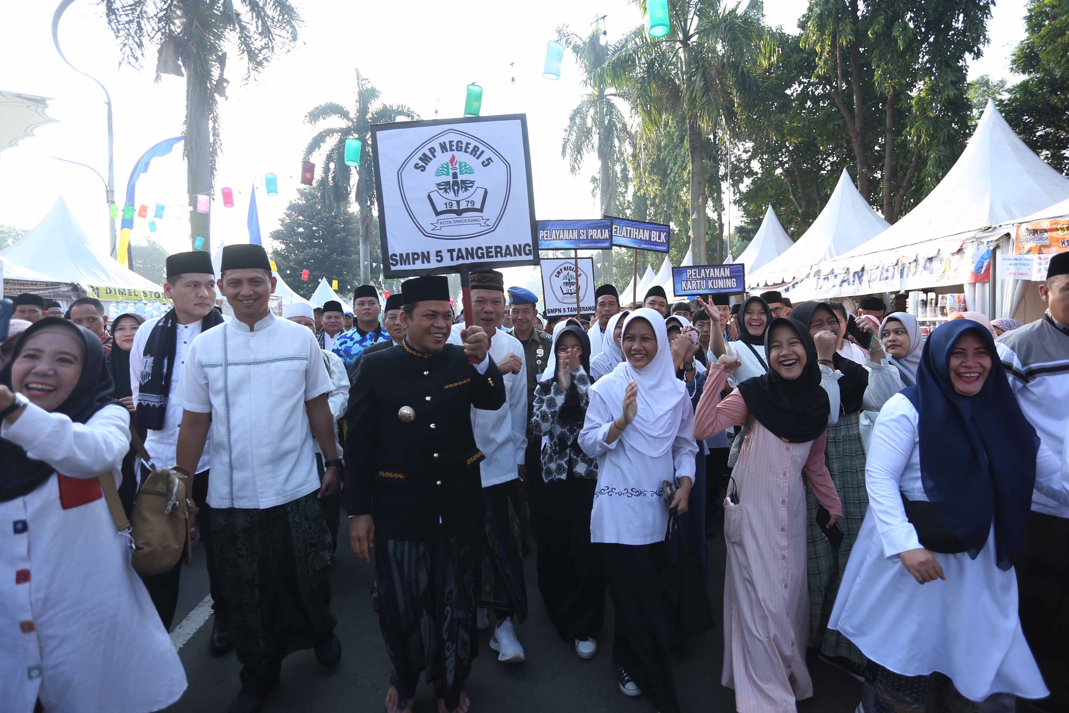 Pj Wali Kota Takjub dengan Kemeriahan Jalan Sehat Sarungan