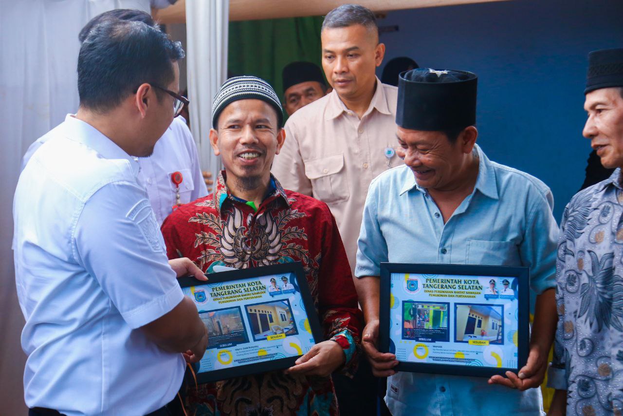 Senyum Lebar Marto Tempati Rumah Layak Usai Dibedah Pemkot TangselÂ 