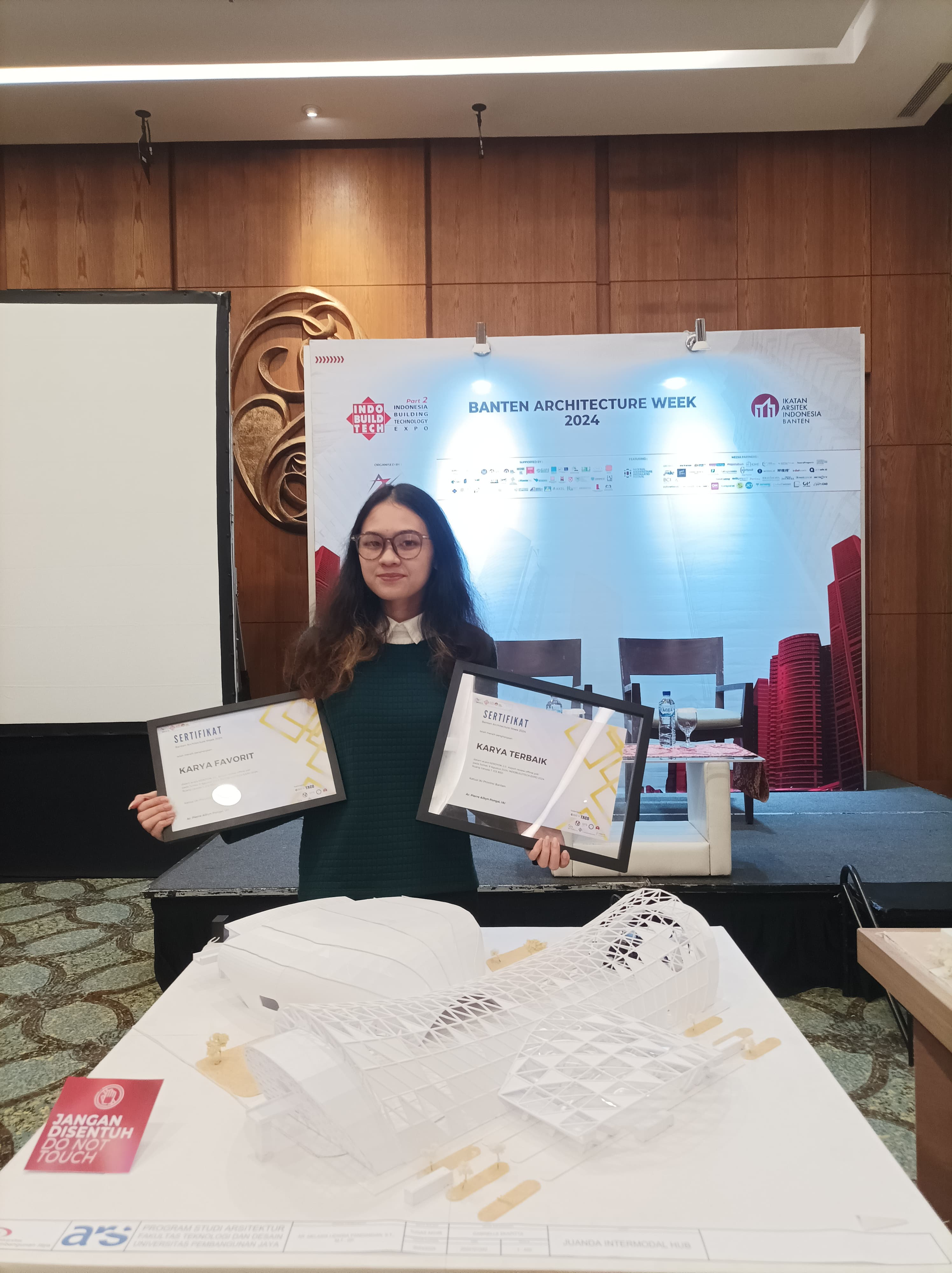 Gabrielle Ekapitta Mahasiswa Arsitektur UPJ Berprestasi di Ajang Keroyok 2.0