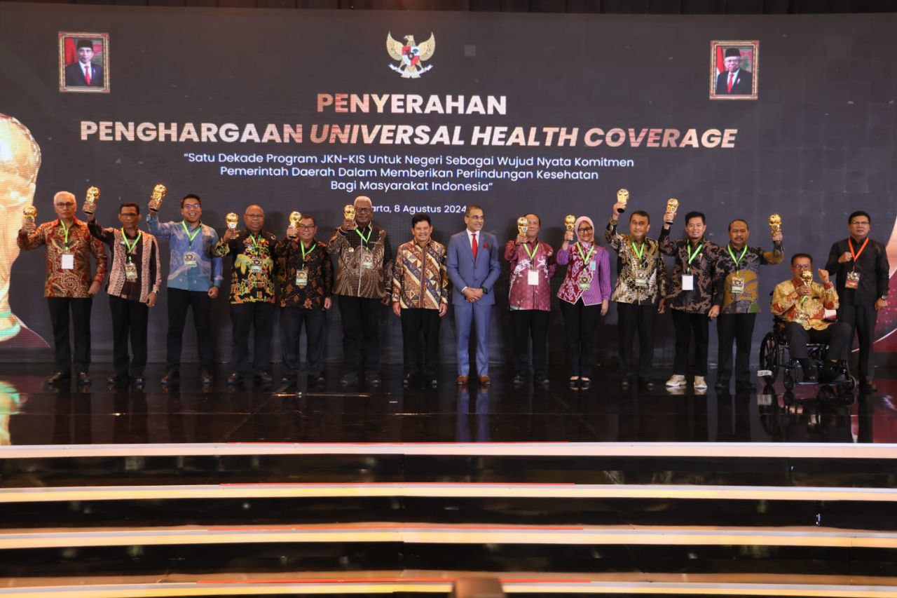 Pemkot Tangsel Terima Penghargaan UHC Dari BPJS Kesehatan