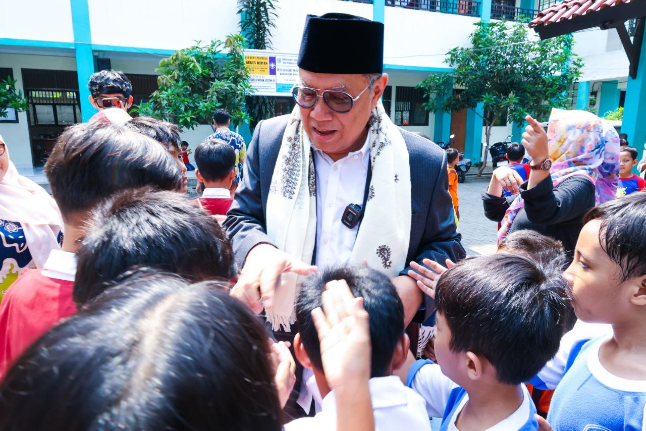 1000 Siswa Kurang Mampu Terima Bantuan
