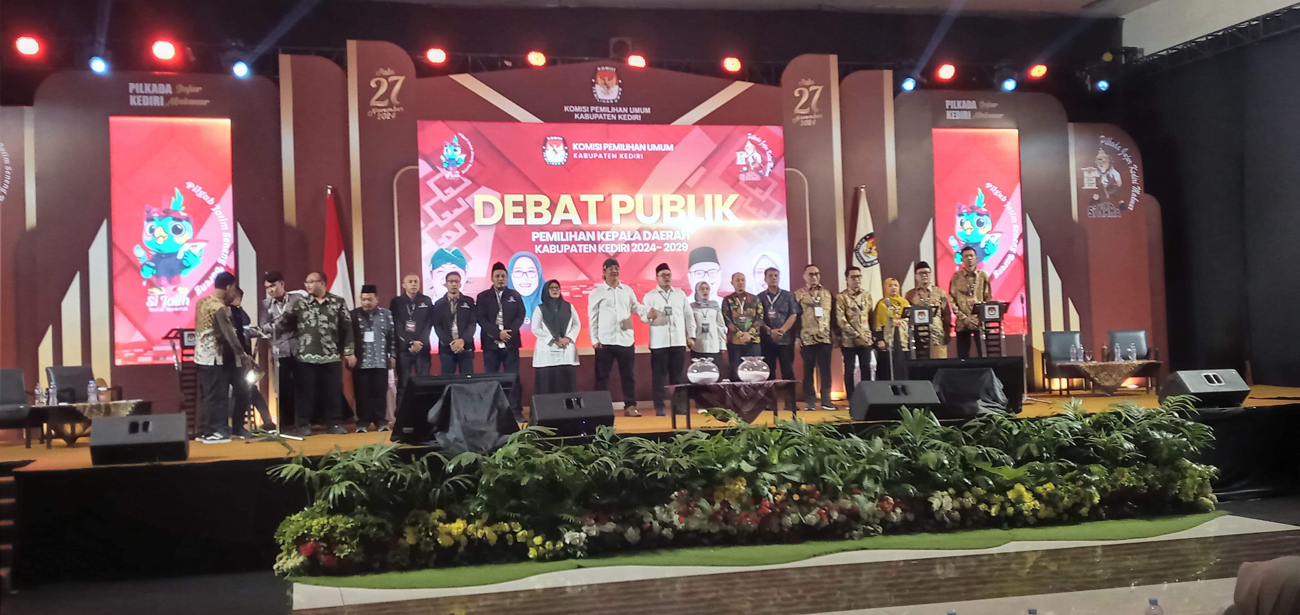 Debat Perdana, Dua Paslon Bupati Kediri Saling Tawarkan Program Pembangunan