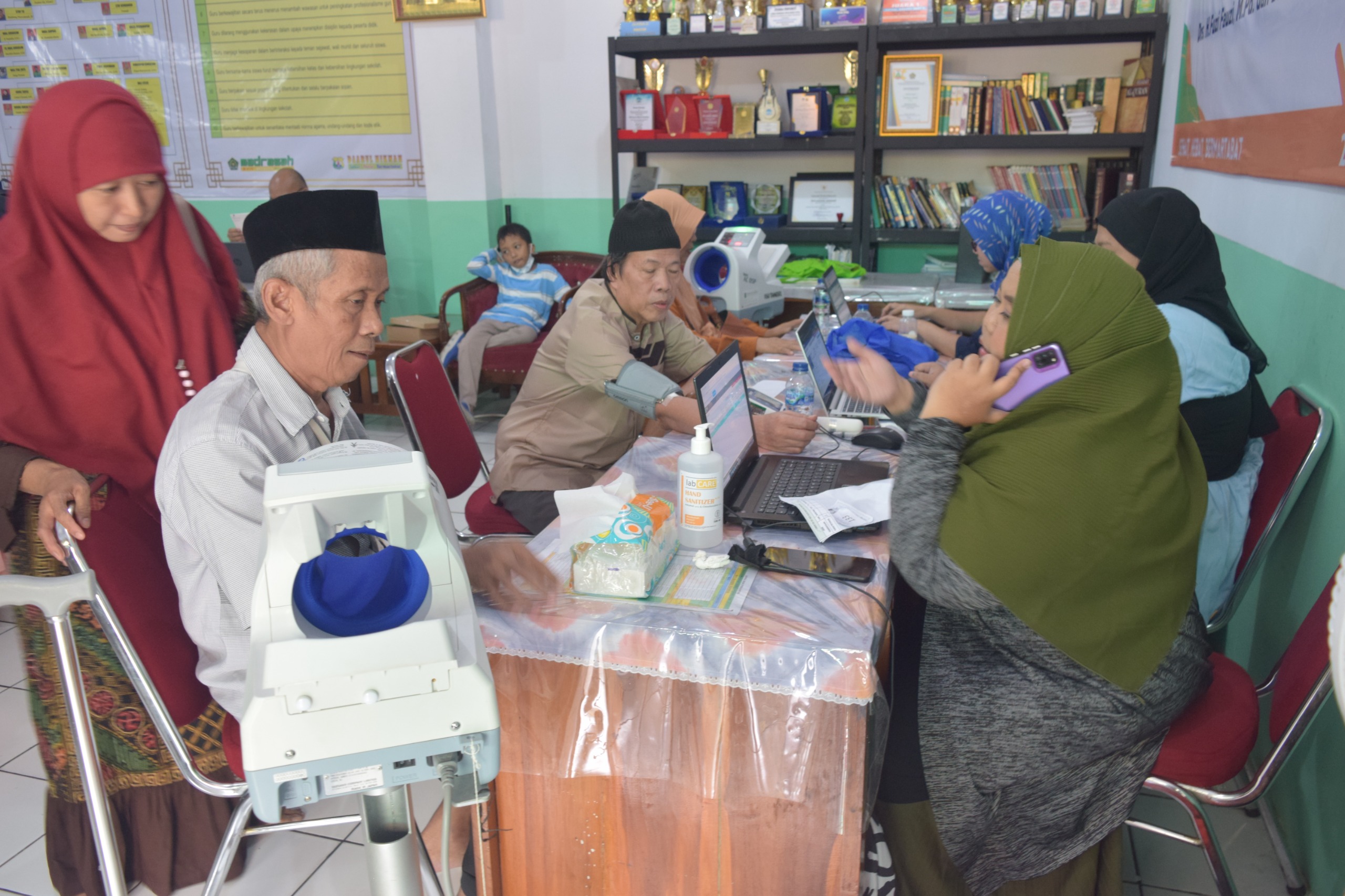 181 Calon Jamaah Haji Asal Daarul Hikmah Jalani Tes Kesehatan