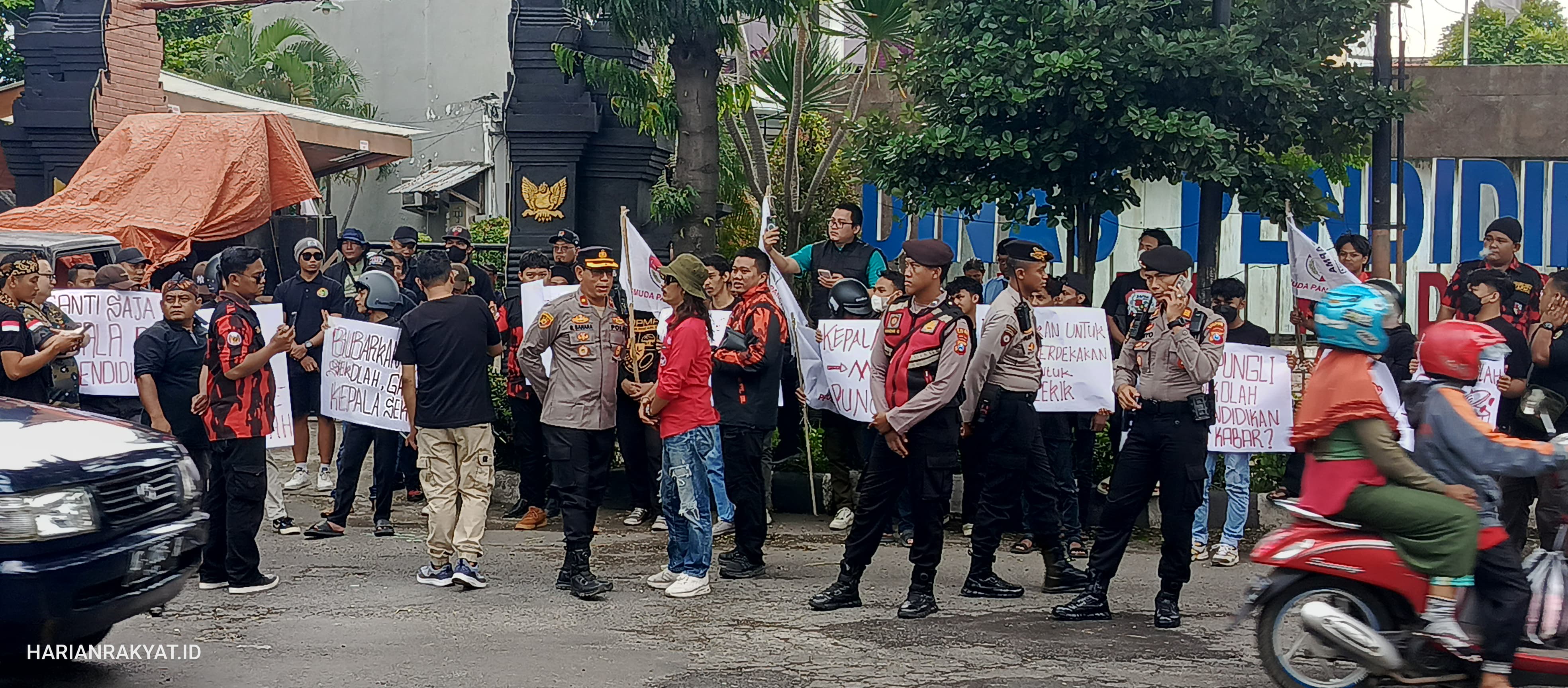 Pungutan Liar Sekolah Bikin Resah, Enam LSM Grudug Kantor Dinas Pendidikan Kota Kediri