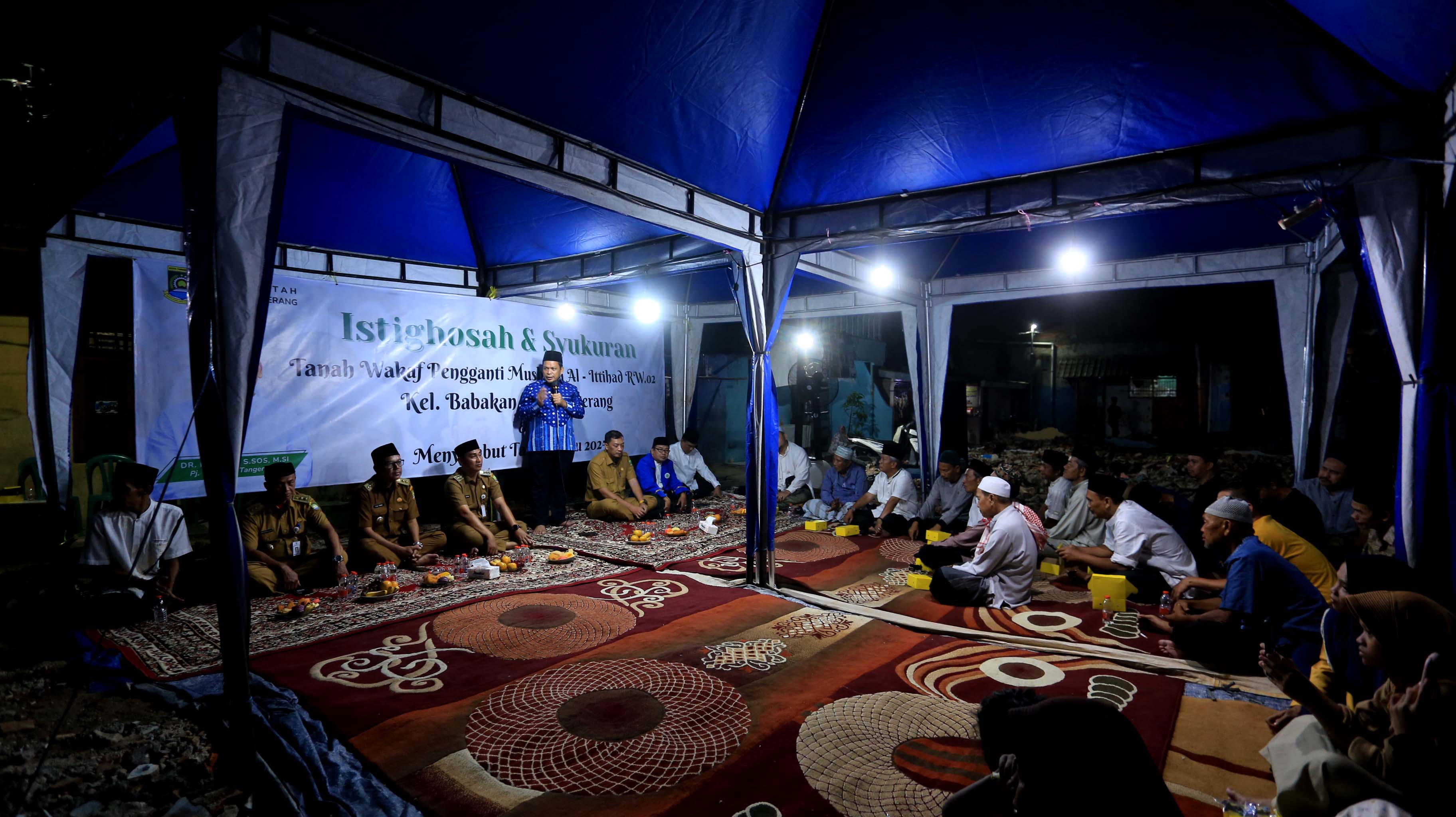 Kado Tahun Baru, Dr.Nurdin Serahkan Tanah Wakaf Musholla ke Warga Babakan