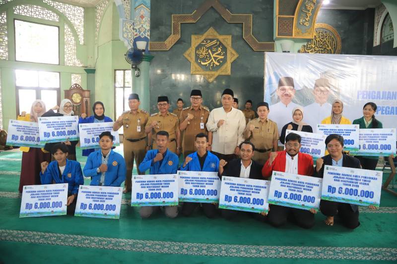 Perkuat Program Gampang Sekolah, Pemkot Tangerang Salurkan Bansos Mahasiswa