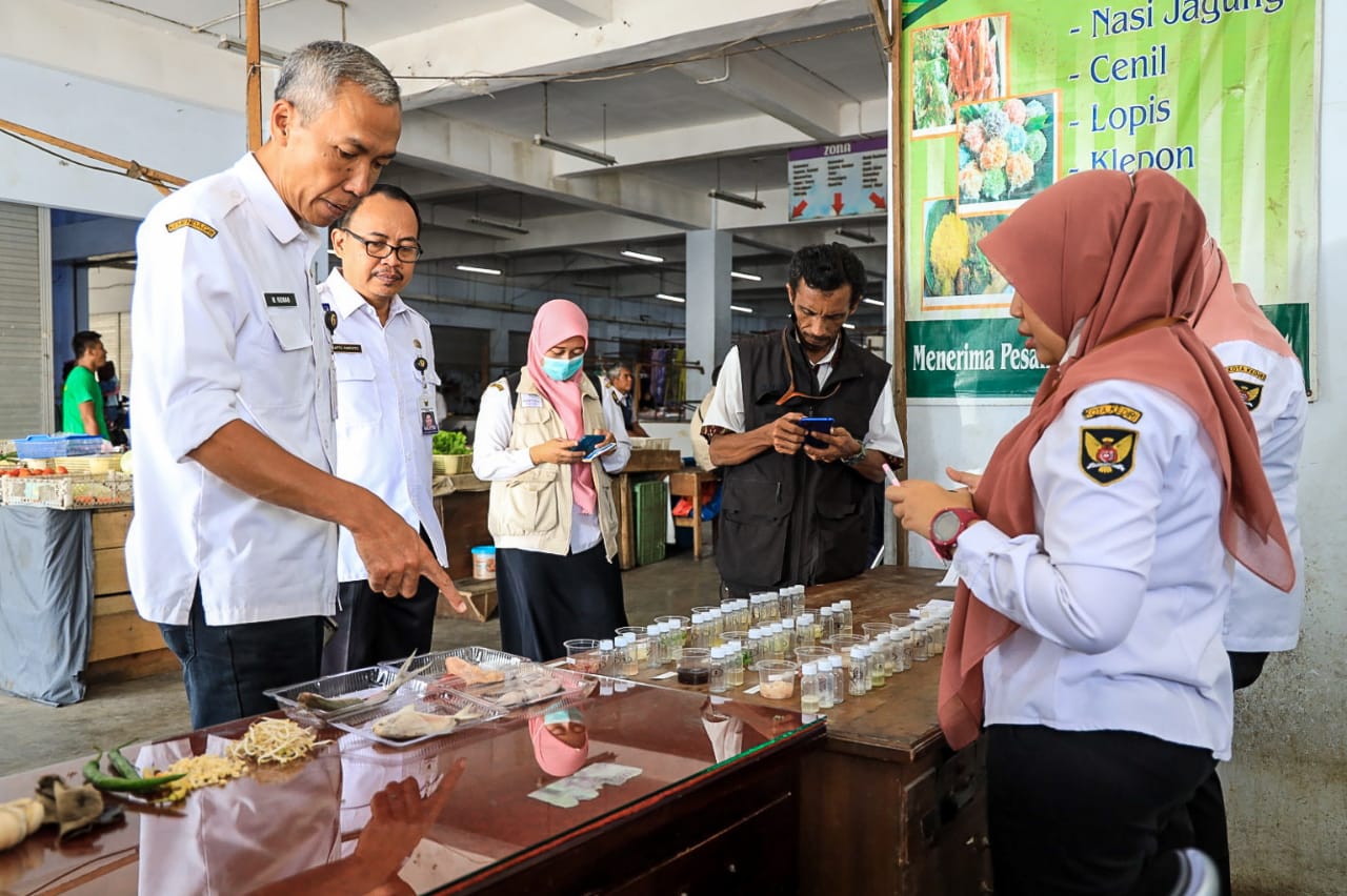 BPOM Bareng DKPP Uji 31 Sampel Makanan di Pasar Setono Betek Kota Kediri, Begini Hasilnya