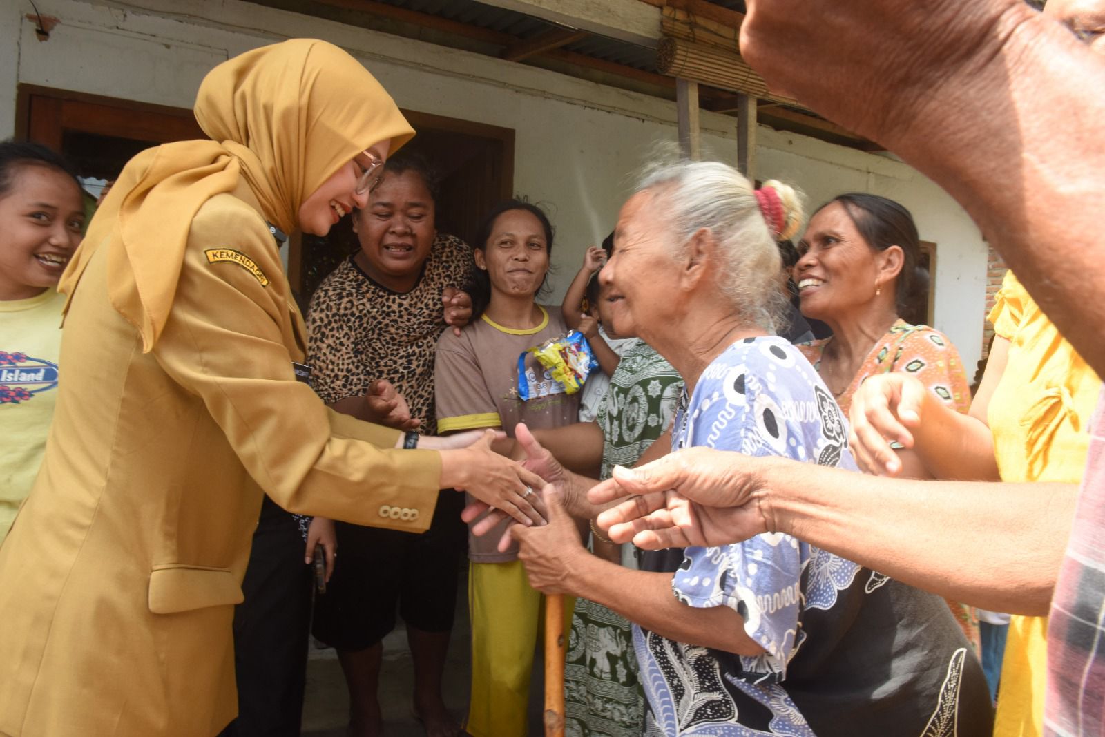 Walikota Kediri Mbak Vinanda Serahkan Santunan Kematian kepada 111 Ahli Waris