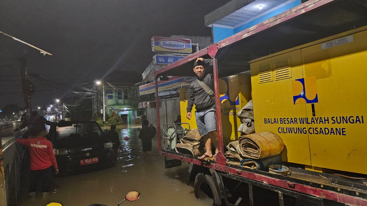 Banjir Disejumlah Titik, Pemkot Tangsel Fungsikan Mesin Pompa