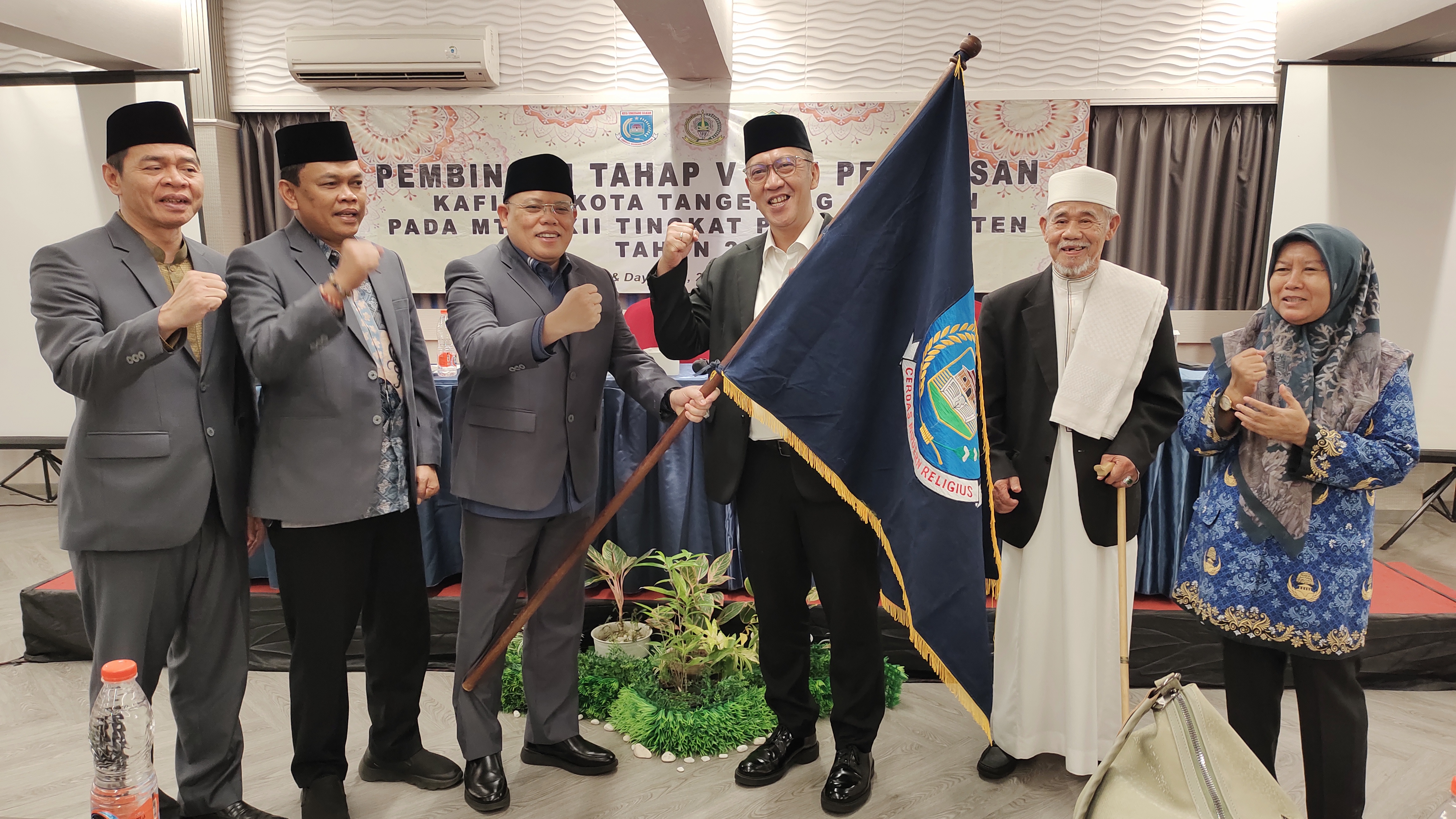 Kota Tangsel Kirim 150 Khafilah pada MTQ Provinsi Banten ke-XXII, Pelepasan Ditandai Penyerahan Pataka