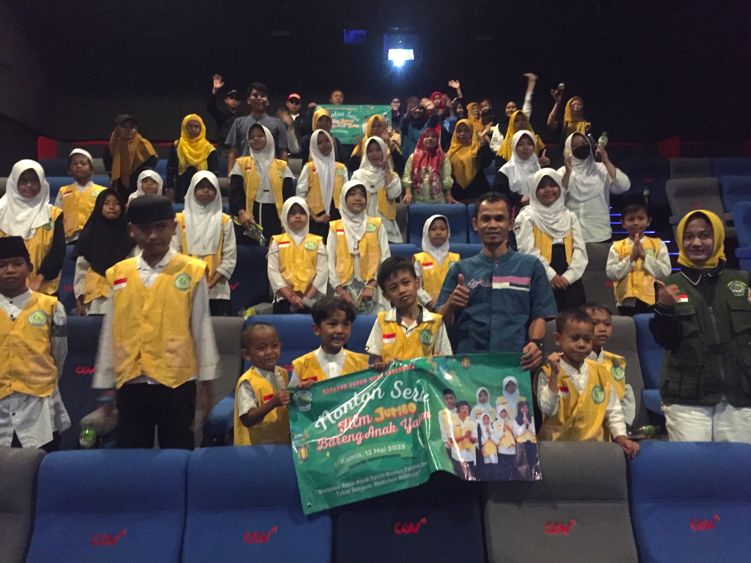 Puluhan Anak Yatim Nobar Film \"Jumbo\" Bareng Yayasan Pakem Peduli