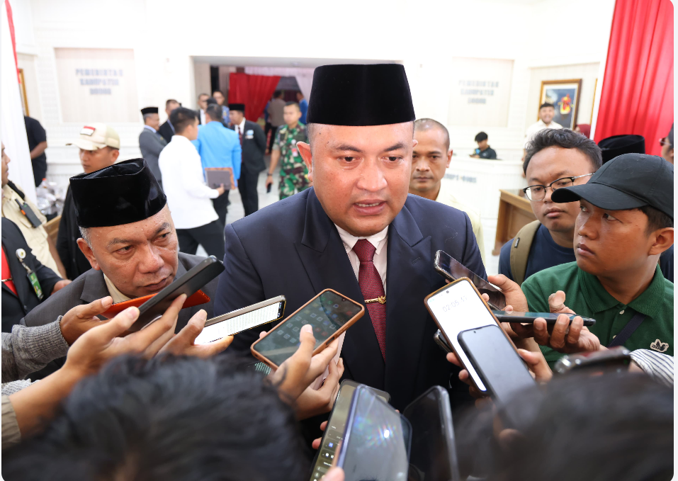 Warga Cileungsi Keluhkan Jalan Rusak, Bupati Rudy Janji Perbaiki Bulan Agustus